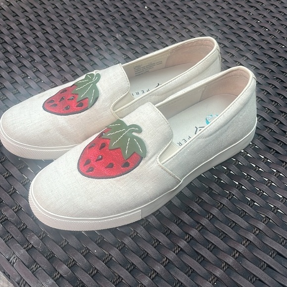 Katy Perry Women's The Kerry Strawberry Canvas Slip-On Sneaker Size 7.5 m - Picture 2 of 10